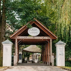 *** Hotel Dvor Jezersek Brnik Eslovenia